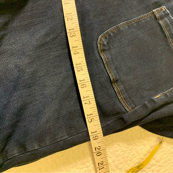 Universal threads flare leg jeans. - Picture 10 of 10